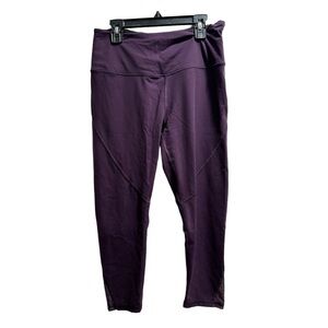 Victoria Sport Knockout Capris, size Medium, Purple‎